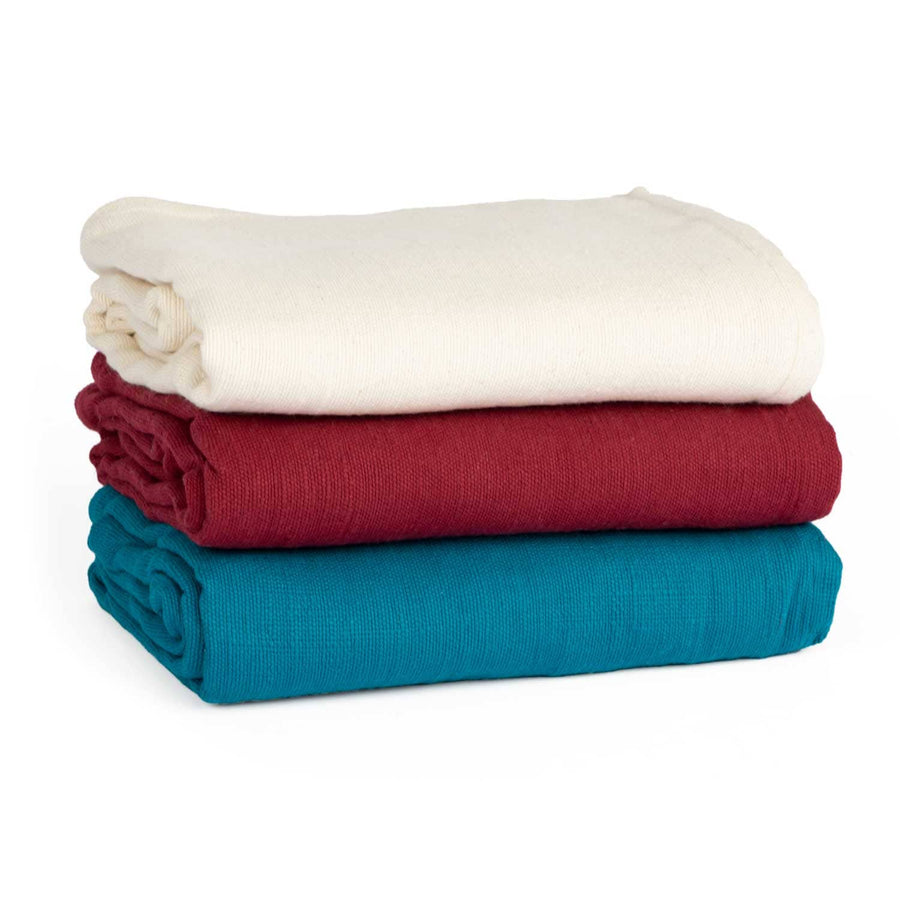 coperte shavasana per yoga tre colori  ecru bordò azzurro ripiegate impilate