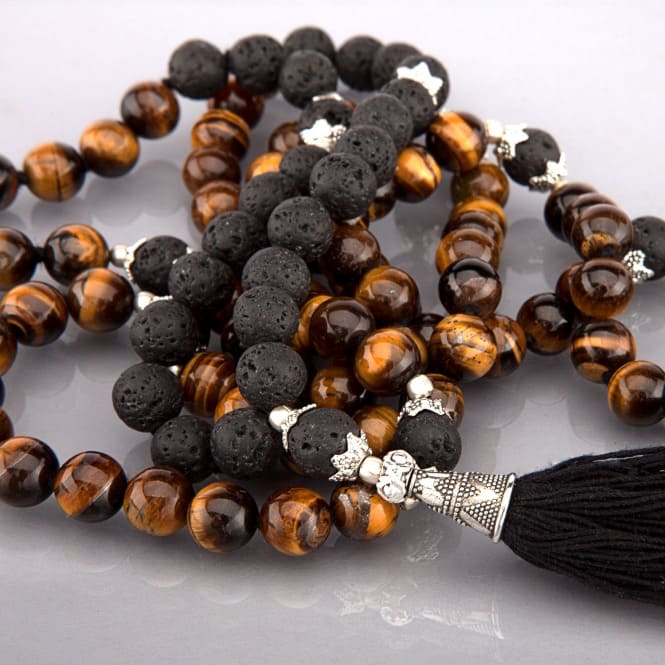 Mala in pietra occhio di tigre, lucida, e pietra lavica, ravvicinato