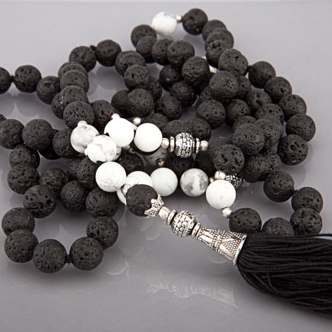 Mala in pietra lavica e Howlite con 108 perline e charme intarsiato