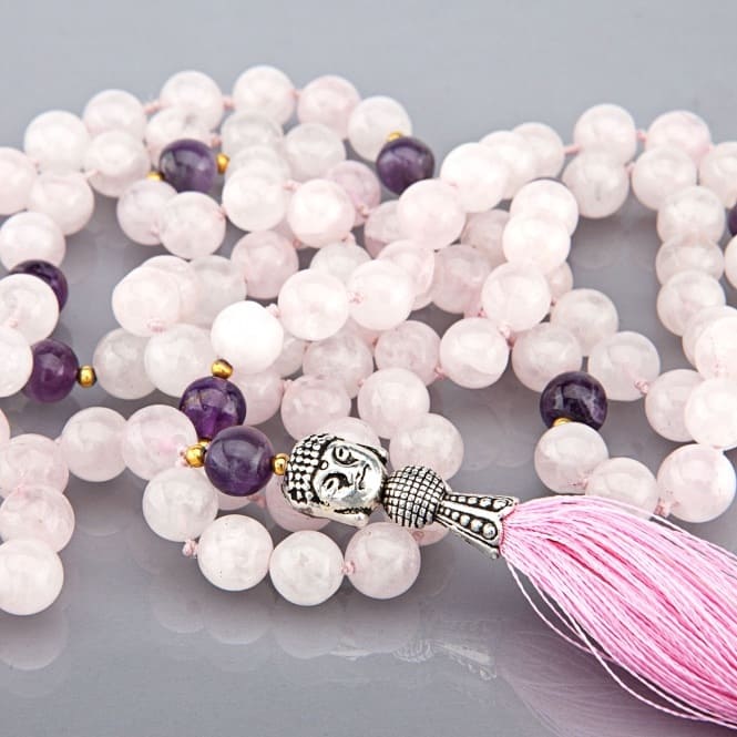 dettaglio mala di quarzo rosa con viso di buddha nel charme