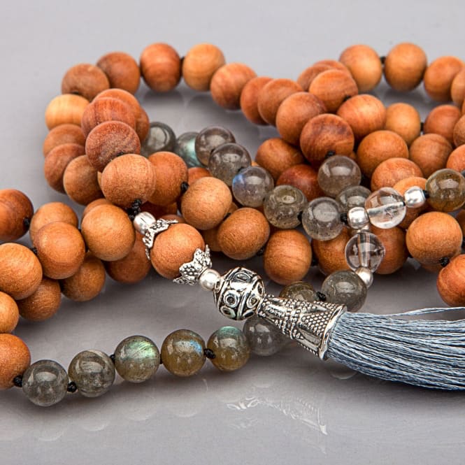 mala legno sandalo e labradorite  dettaglio