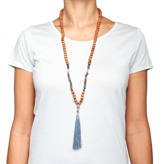 mala legno sandalo e labradorite indossato