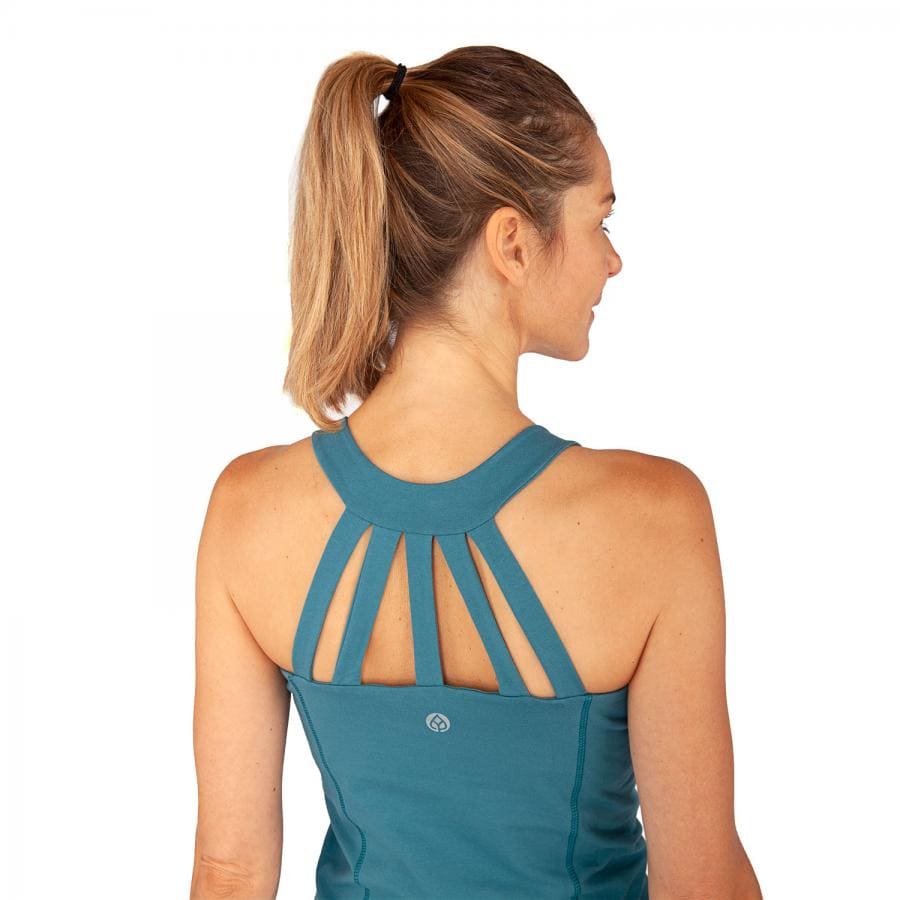Canotta yoga 'FITWEAR' indossata, color smeraldo con raggiera sul dorso