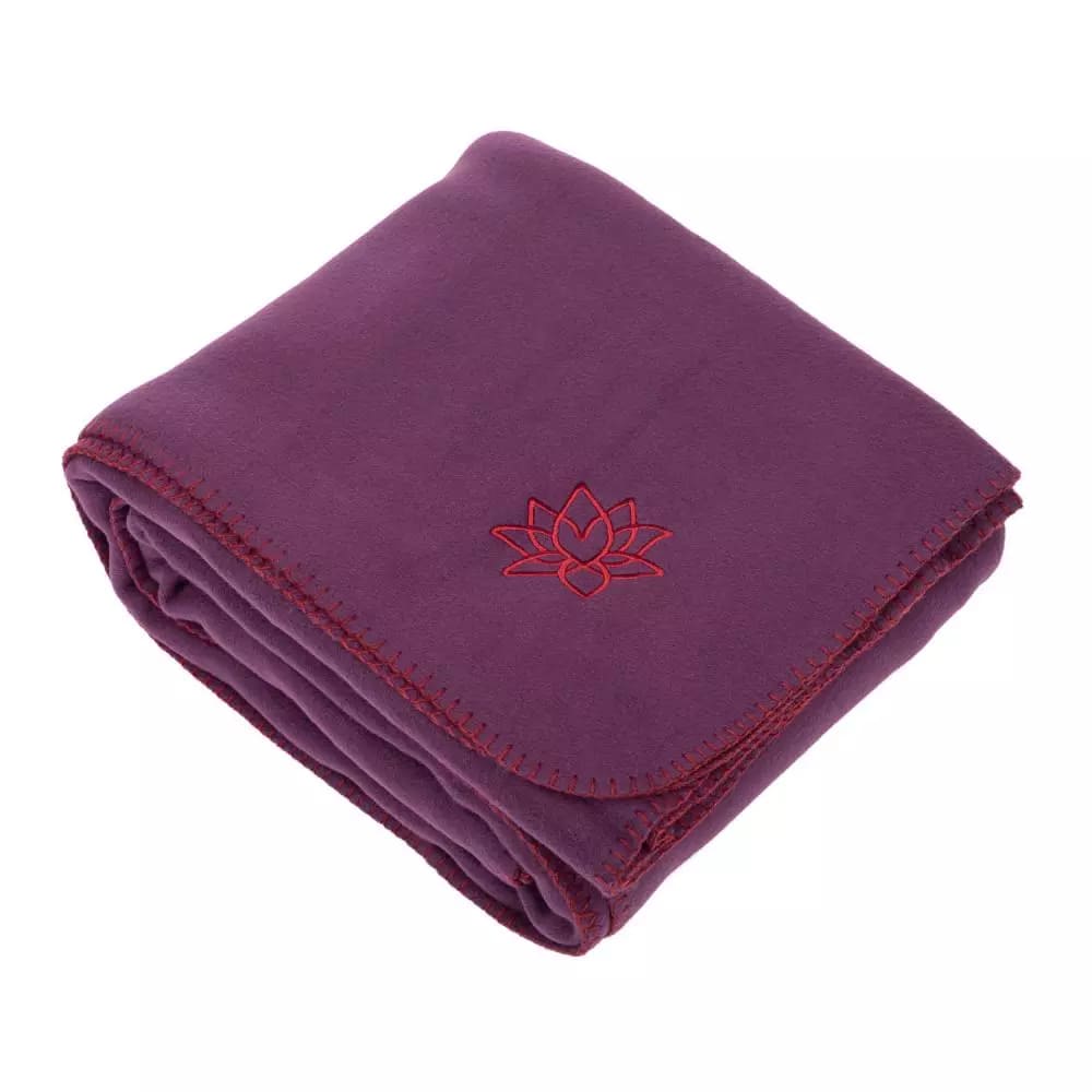 coperta Asana con ricamo loto, color prugna ripiegata