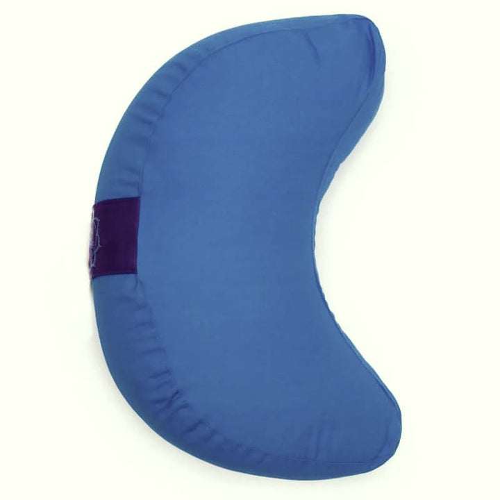 Cuscino yoga e meditazione a mezzaluna color indaco seduta
