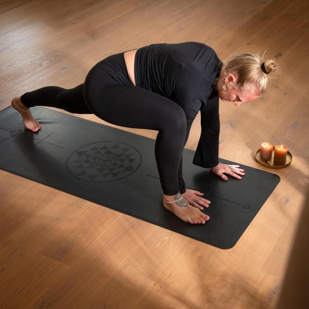 tappetino yoga da viaggio stampa yantra in uso