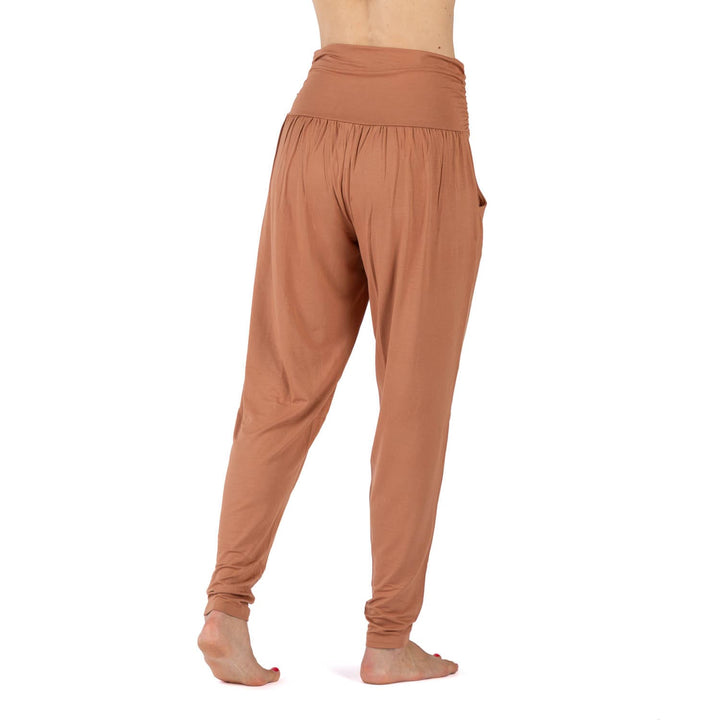 pantalone yoga Loose pant stile harem color caramello back