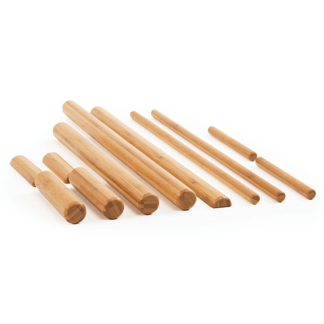11 bastoncini di bambù per massaggio di lunghezze e forme diverse.