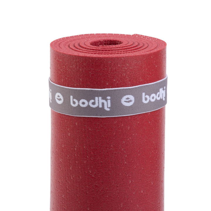 Tappetino yoga rishikesh lampone arrotolato con elastico