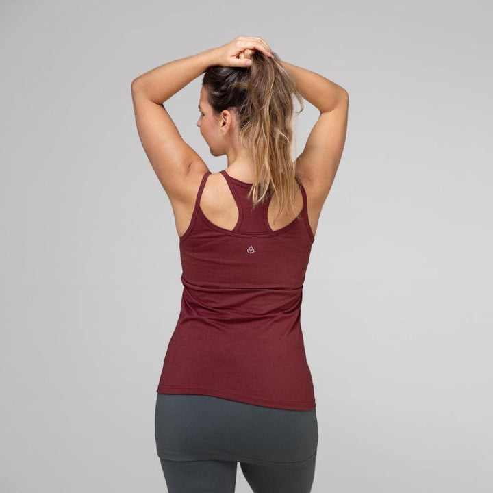 Top yoga con spalle a vogatore reggiseno integrato, su modella dietro