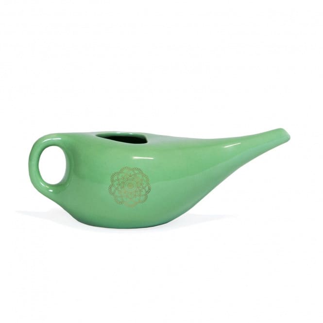 Neti-pot o Lota strumento in ceramica per pulizia vie respiratorie dalla tradizione ayurvedica verde giada
