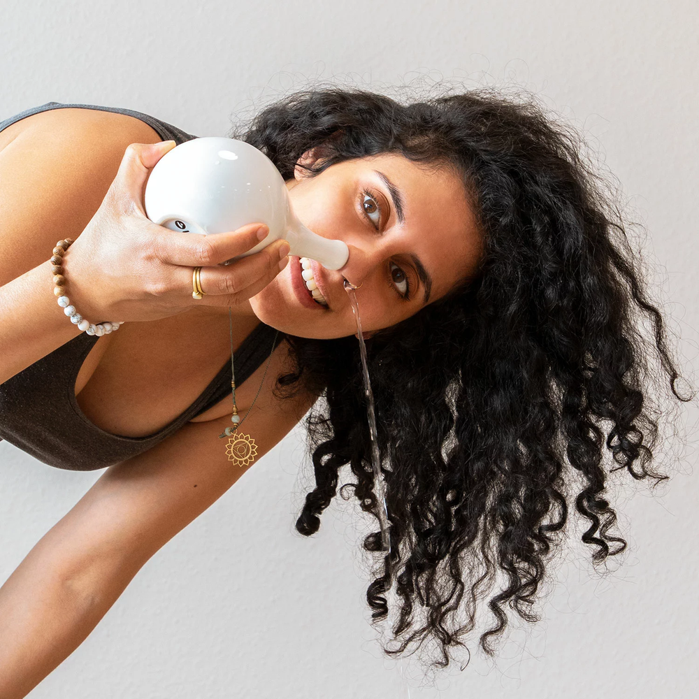 Neti pot o LOTA in ceramica 400ml per lavaggio nasale  esempio uso