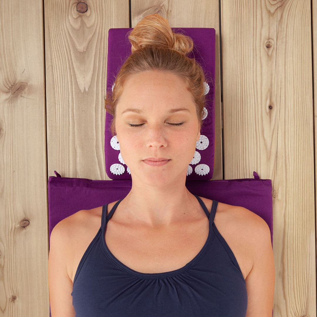 Cuscino agopressione ergonomico melanzana bodhi in uso