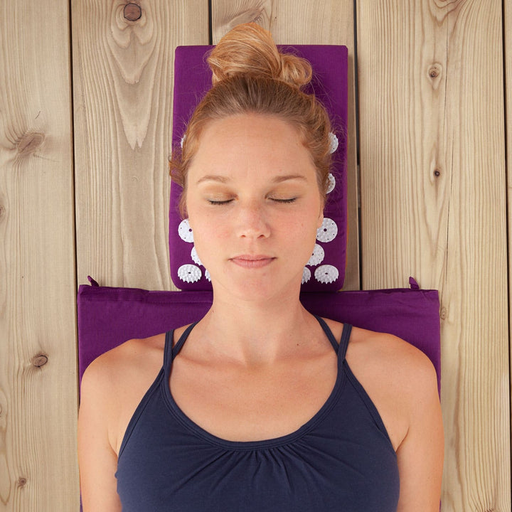 Cuscino agopressione ergonomico melanzana bodhi in uso