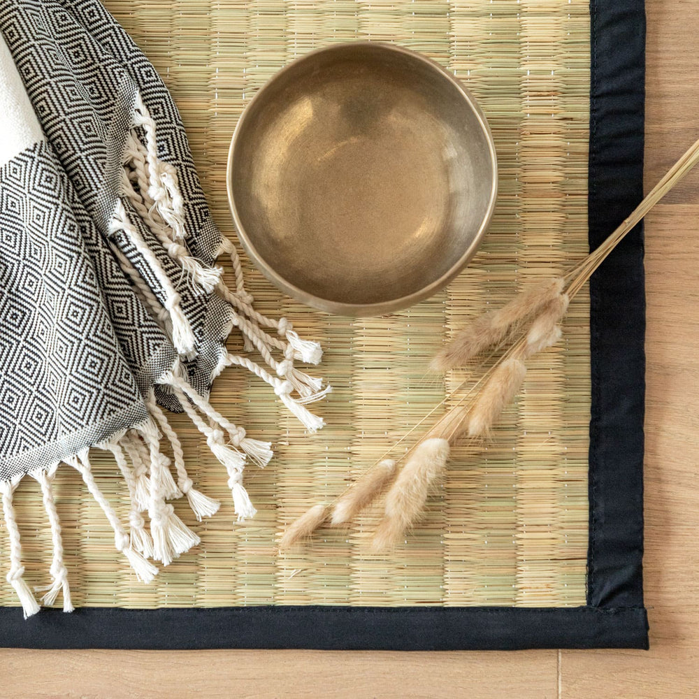 stuoia tatami con campana tibetana