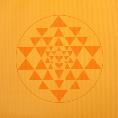Tappetino yoga 'Leela' con linee per 'allineamento disegno Yantra zafferano