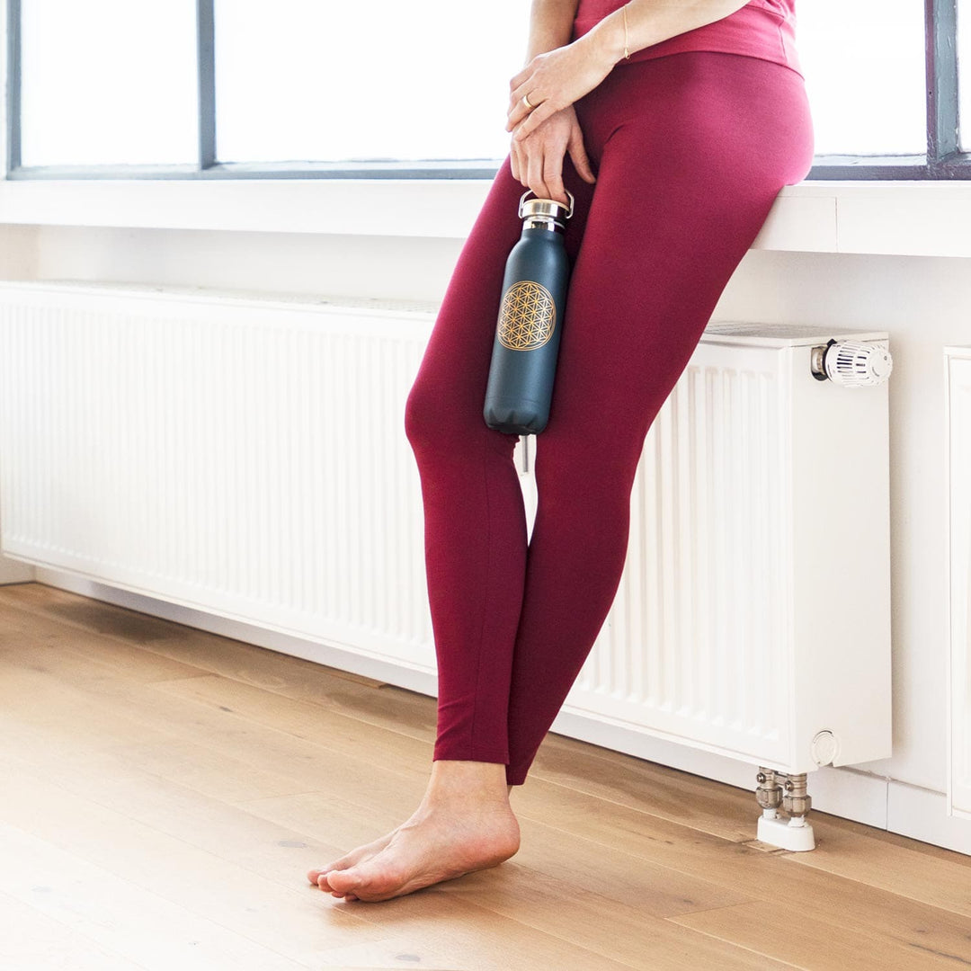 Termos 600ml in acciaio inox per Yoga-meditazione-pilates con disegni e colori vari  con modella