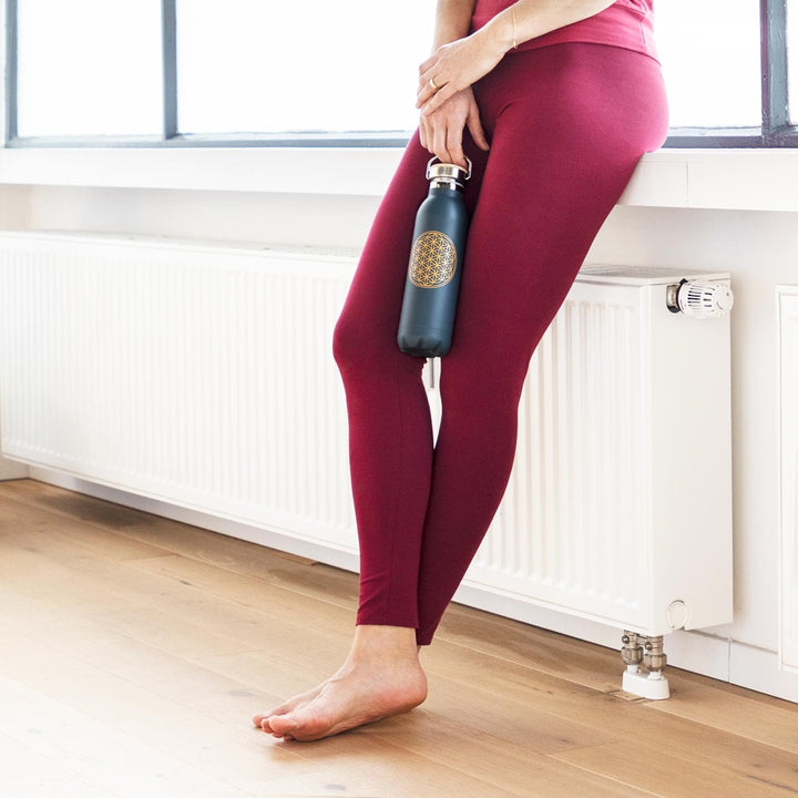 Termos 600ml in acciaio inox per Yoga-meditazione-pilates con disegni e colori vari  con modella