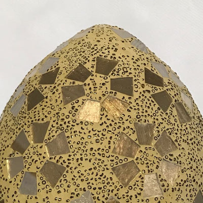 Lampada Mosaico toni dorati a forma d'uovo dettaglio