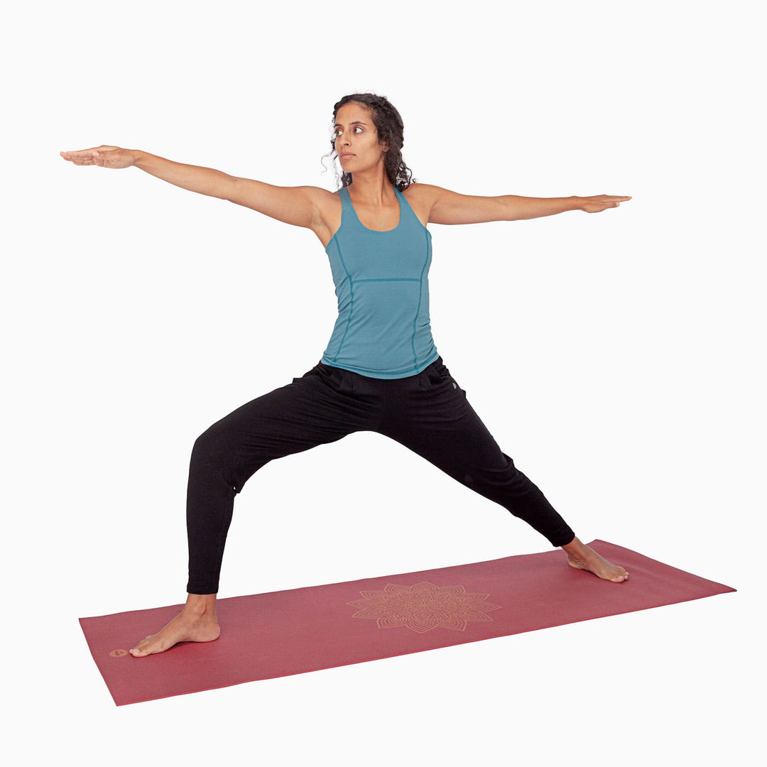 pantalone yoga 'loose fit' comodo, con tasche, stretto in fondo ma comodo sui fianchi in morbida viscosa stretching su tappetino