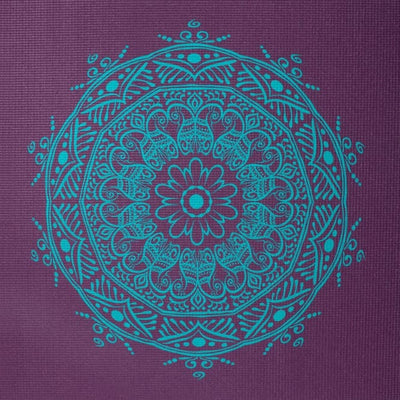 disegno mandala azzurro su tappetino yoga