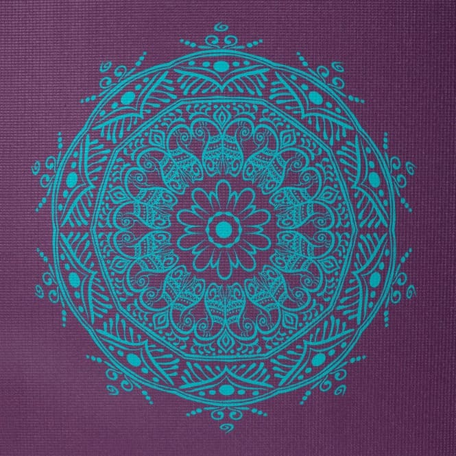 disegno mandala azzurro su tappetino yoga