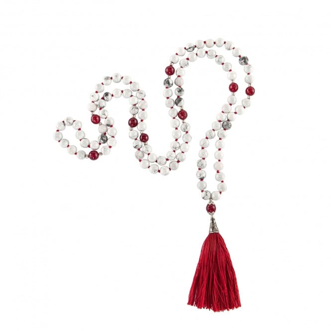 Mala in 108 perline Howlite bianca intercalata ogni 11 grani da perline di onice rosso, annodati singolarmente, e nappina rossa